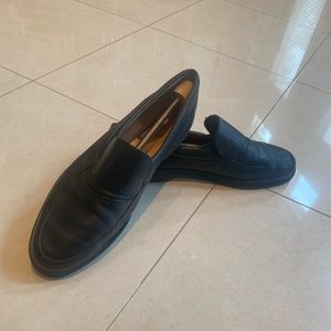 2 pairs of men’s  Bally shoes ! Great condition! Black and brown . Loafers